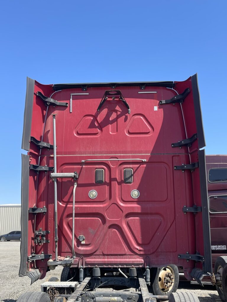 2015 Freightliner Cascadia Cab