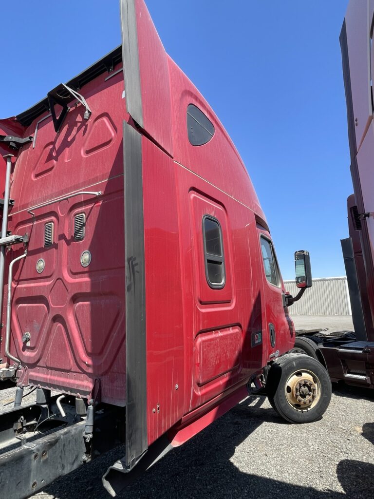 2015 Freightliner Cascadia Cab